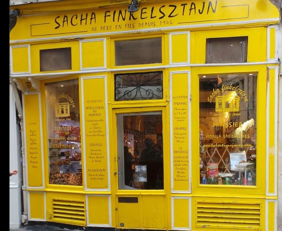 La boutique jaune de Finkelsztajn rue des rosiers à Paris