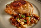Ma recette de poulet à la Samothrace, aux raisins secs et aux pignons de pin confits
