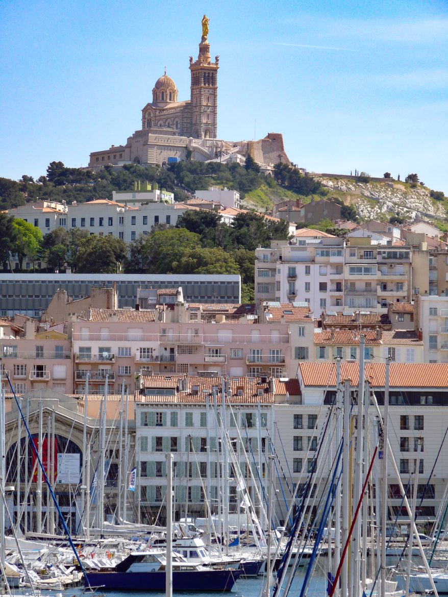 Basilique Notre Dame de la Garde, la Bonne Mère, à Marseille, vue du Vieux Port