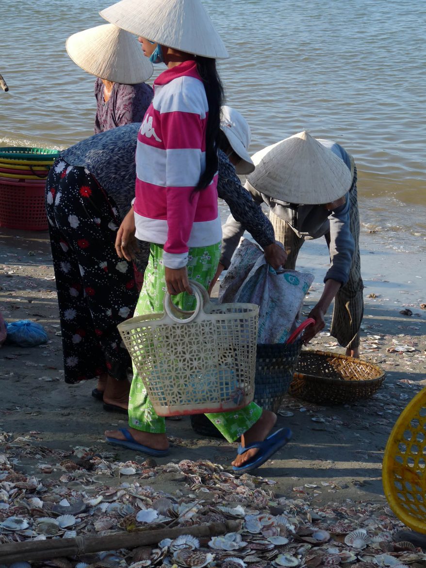 Femmes au port de Mui Ne