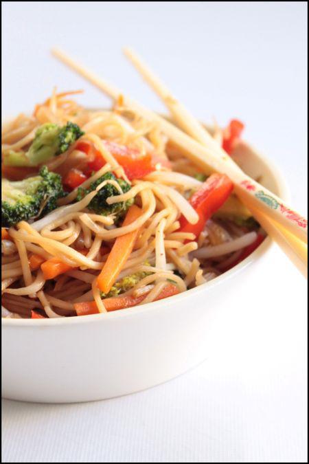 nouilles chinoises aux légumes sautés au wok