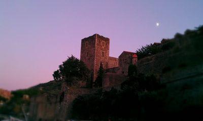 Le Fort St Elme au crépuscule à Collioure