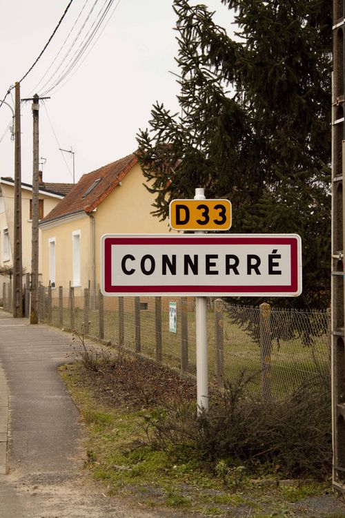 panneau de signalisation d'entrée du village de Connerré capitale des rillettes