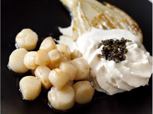recette de noix de pétoncles, chantilly salée au caviar osciètre
