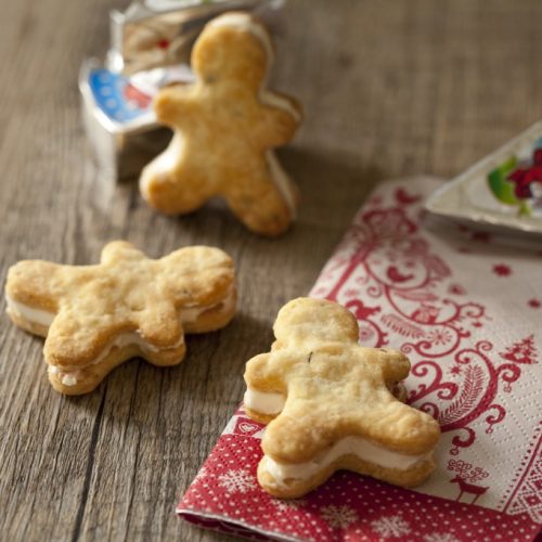 La recette de crackers à la Vache Qui Rit® en forme de bonshommes de Noël, les mannele