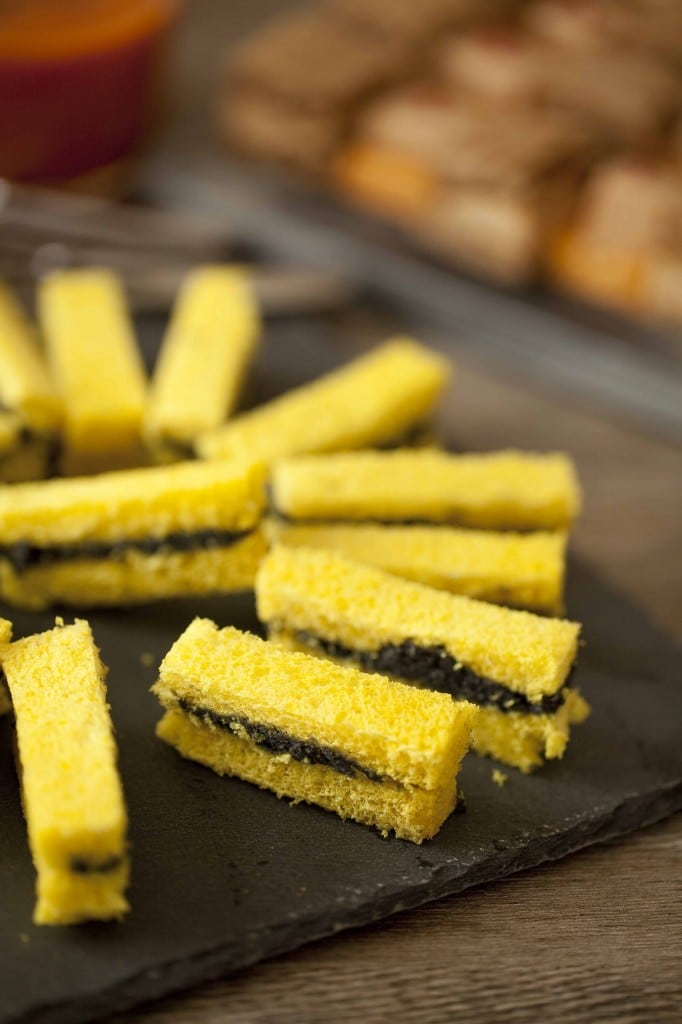Bouchée au beurre de caviar sous frome de sandwich pour le buffet facile et rapide