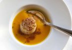 La version du Chef Dorian Wicart: crème de potimarron aux Saint-Jacques, chapelure de noisettes (que j'ai remplacée par de la chataigne)