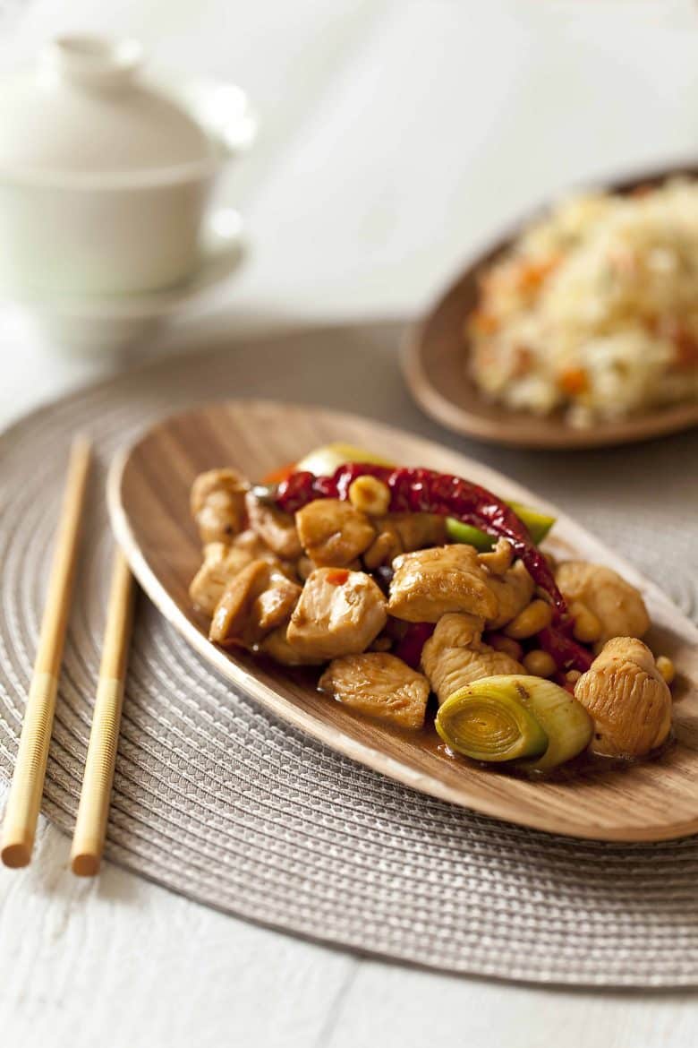 Recette de poulet impérial dit poulet kung pao ou poulet gong bao, une recette originaire su Sichuan de poulet sauté et pimenté. 