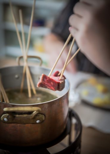 Recette de fondue bourguignonne : quelle viande, quelles sauces et quel accompagnement choisir ?