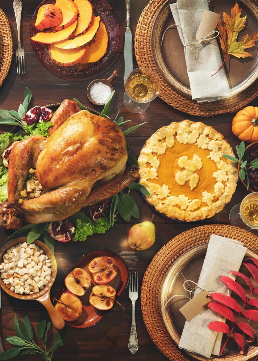 Le repas de Thanksgiving comprend traditionnellement une tarte à la citrouille. 