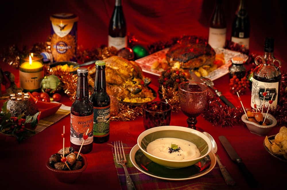 Table repas de Noël à l'anglaise et velouté de panais à la truffe