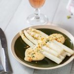 Recette pour Pâques d'asperges fruitées à la mayonnaise orange estragon