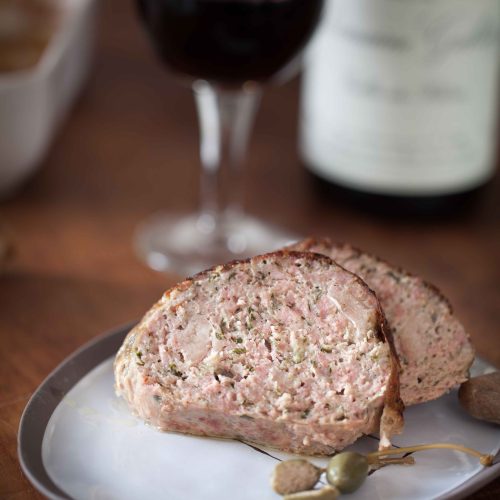 Dans le respect du travail des bouchers et de la tradition française : recette de pain de viande comme un pâté, veau et saucisse