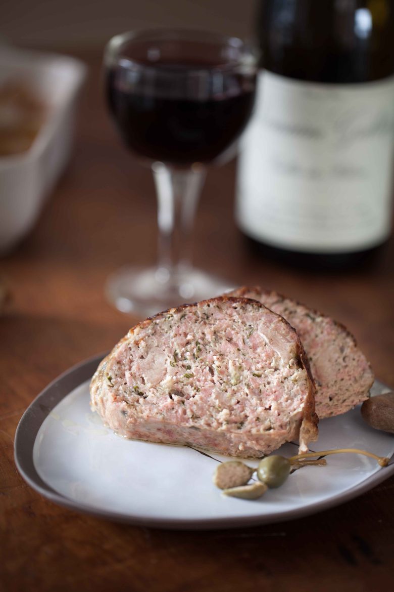 Dans le respect du travail des bouchers et de la tradition française : recette de pain de viande comme un pâté, veau et saucisse