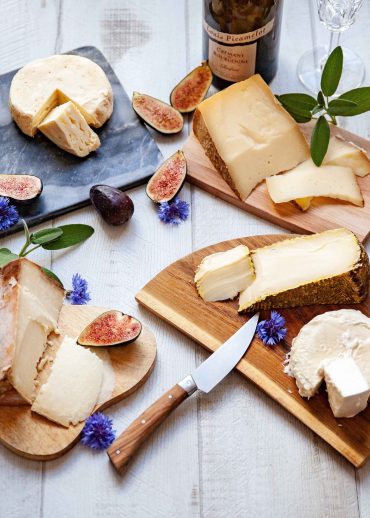 Plateaux de fromages italiens et crémant de Bourgogne
