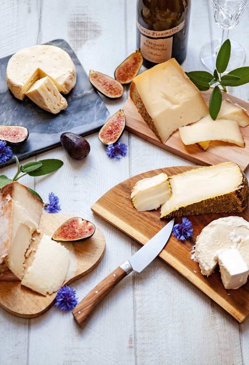 Plateaux de fromages italiens et crémant de Bourgogne