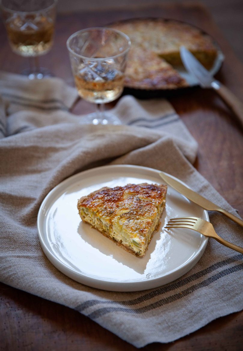La recette facile de la tarte au célrie branche et au fromage de chèvre, entre cheesecake et tarte salée