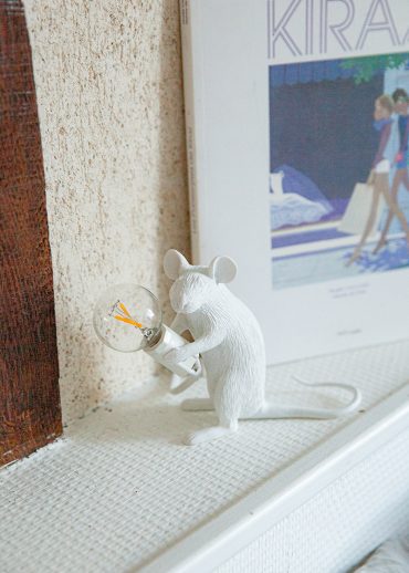 Décoration chambre Alice avec la petite souris lampe de Seletti