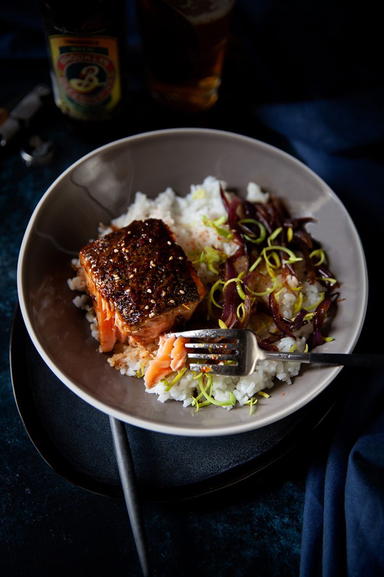 Recette de saumon teriyaki, riz japonais et oignons confits