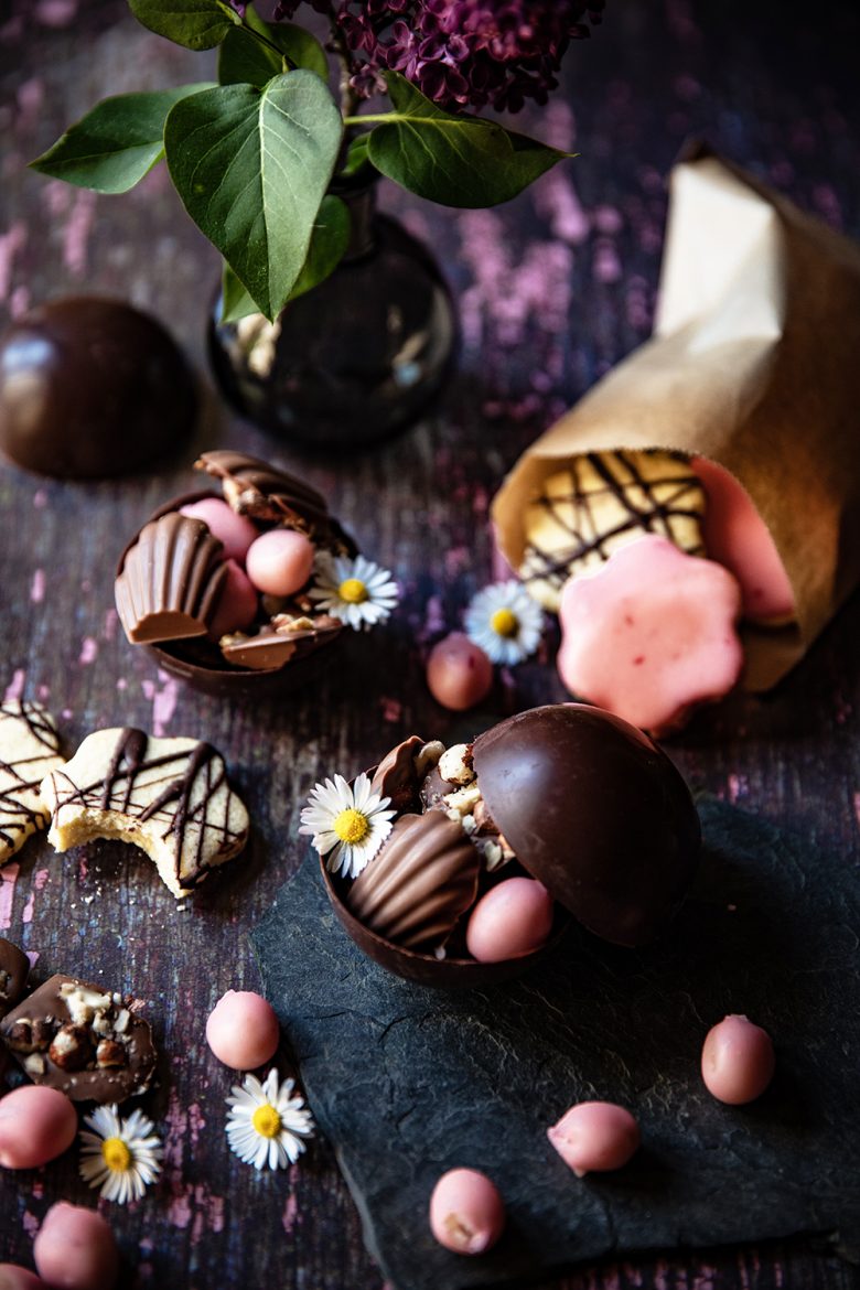 Recette de chocolats au lait noisettes, coques au chocolat noir, sablés au chocolat ou au sucre rose, bonbons d'amande au sucre rose