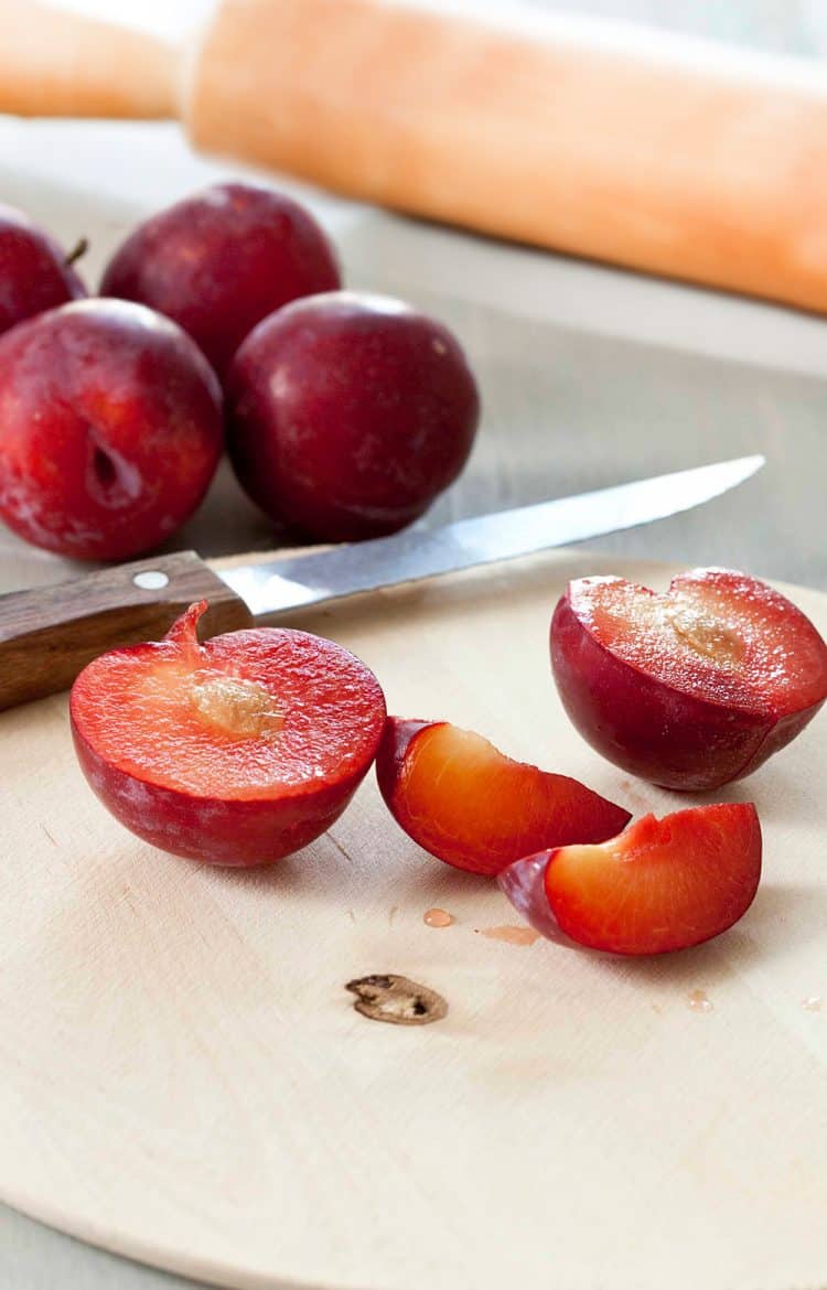 Les prunes rouges de la variété Ruby Crunch pour des recettes de tarte à l'ancienne, far ou clafoutis, ou encore en tajine. 
