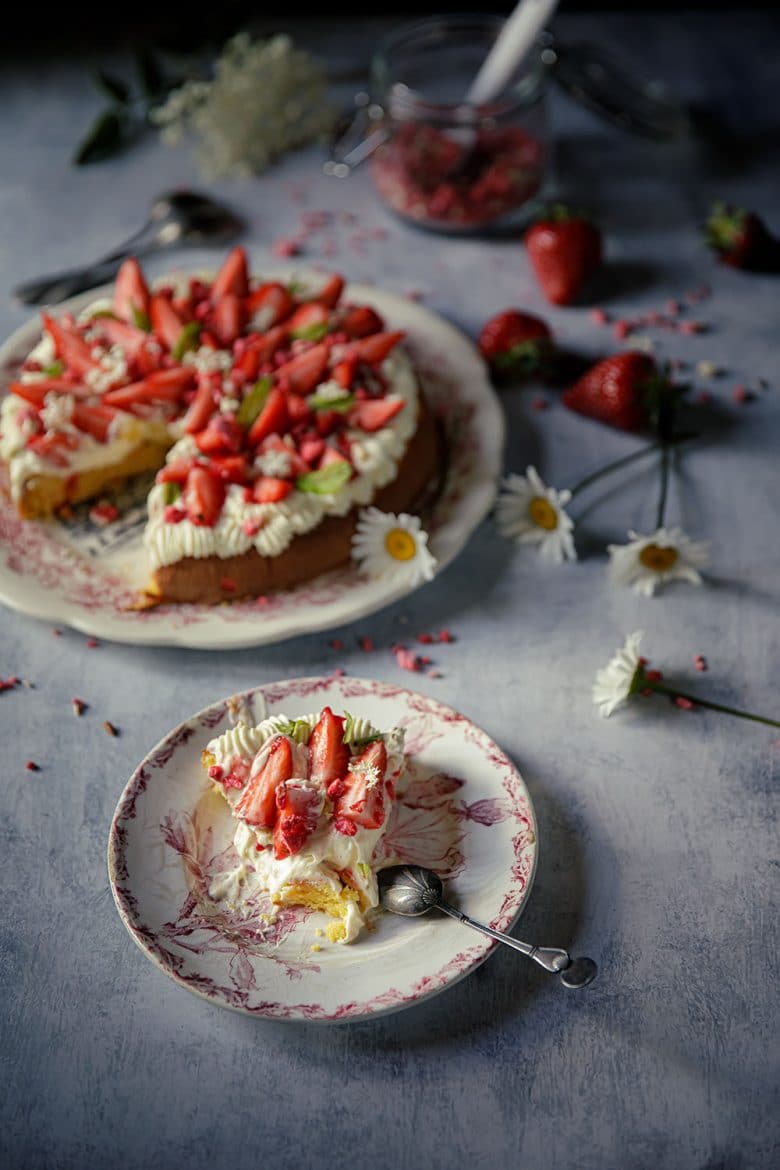 Recette de gâteau aux fraises et aux pralines, crème princesse