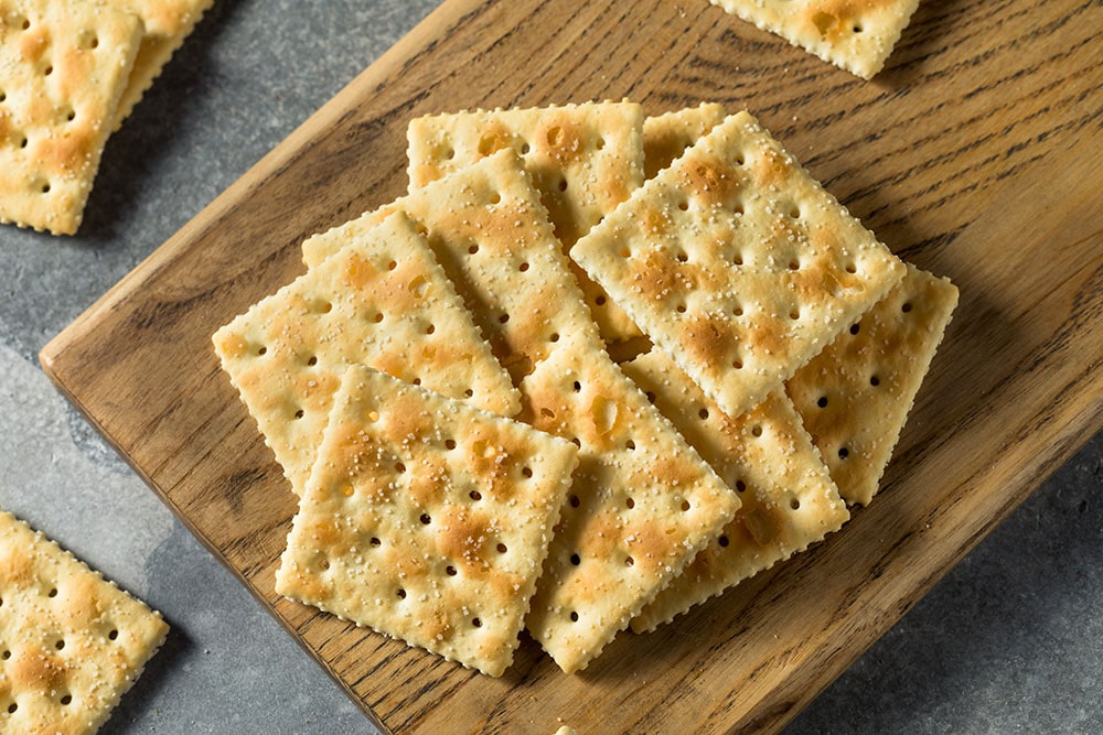 Les Saltine Crackers, des crackers de farine blanche parsemés de sel