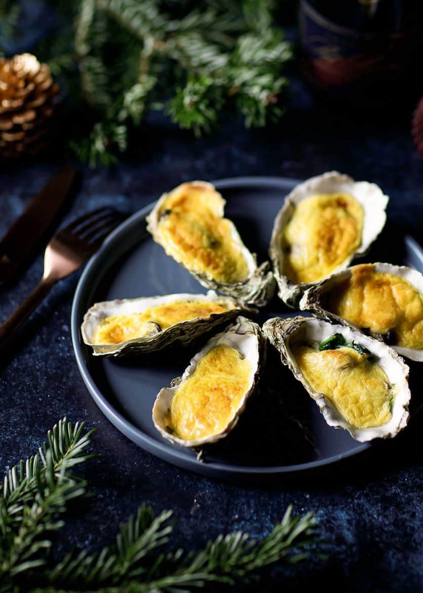 Les huîtres gratinées au sabayon de champagne sont une entrée délicieuse de fruits de mer. 
