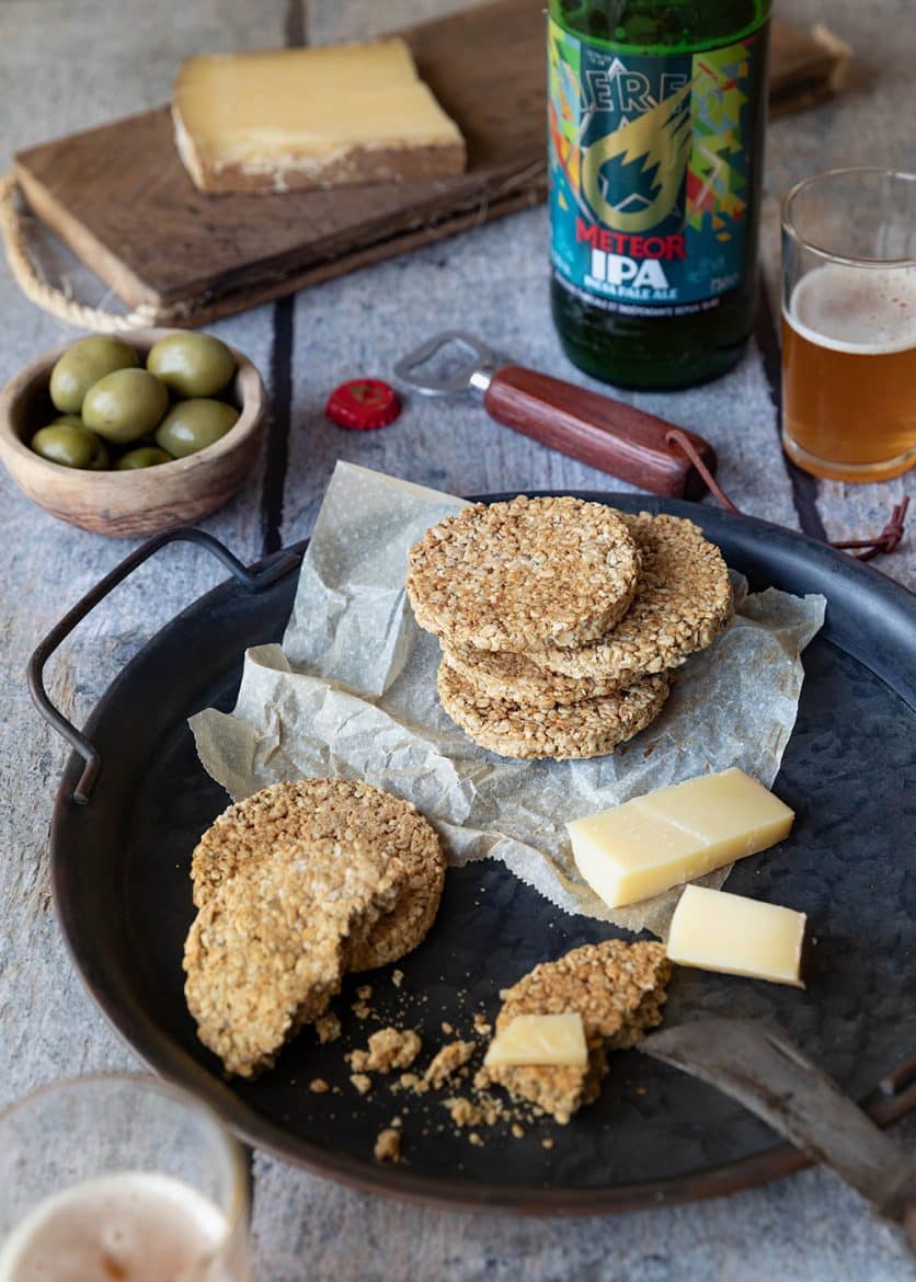 Accord met-vin pour les crackers oatcakes aux flocons d'avoine et la bière Meteor IPA