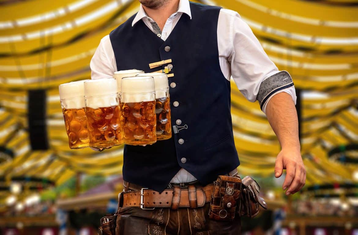 La chope de bière en 0.50 l ou en 1 litre est assez emblématique de l'Oktoberfest, le Festival de la Bière à Munich en Allemagne.
