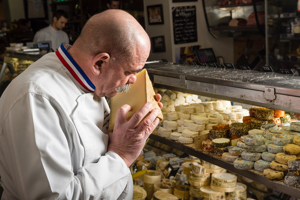 Bernard Mure-Ravud à la fromagerie Les Alpages pour La Box Fromage