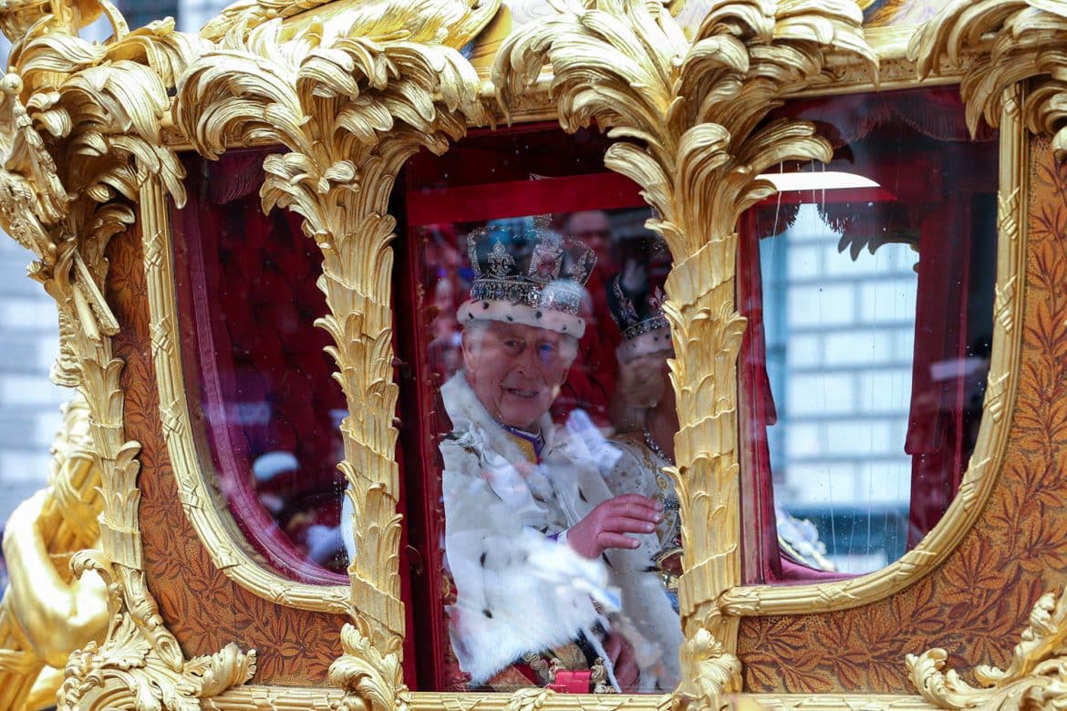 Le Roi d'Angleterre, Charles III, couronné le 6 mai 2023. 