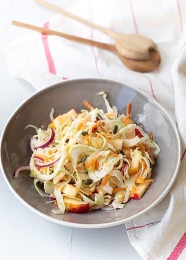 La salade de fenouil aux pommes et à la carotte, la recette facile et vitaminée.