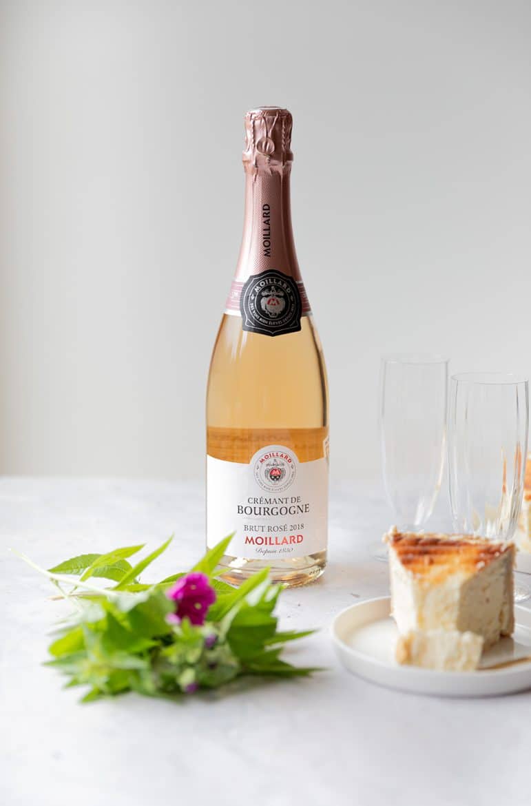 Le Crémant de Bourgogne rosé brut 2018 de Moillard s'accorde avec ma tarte au fromage blanc alsacienne