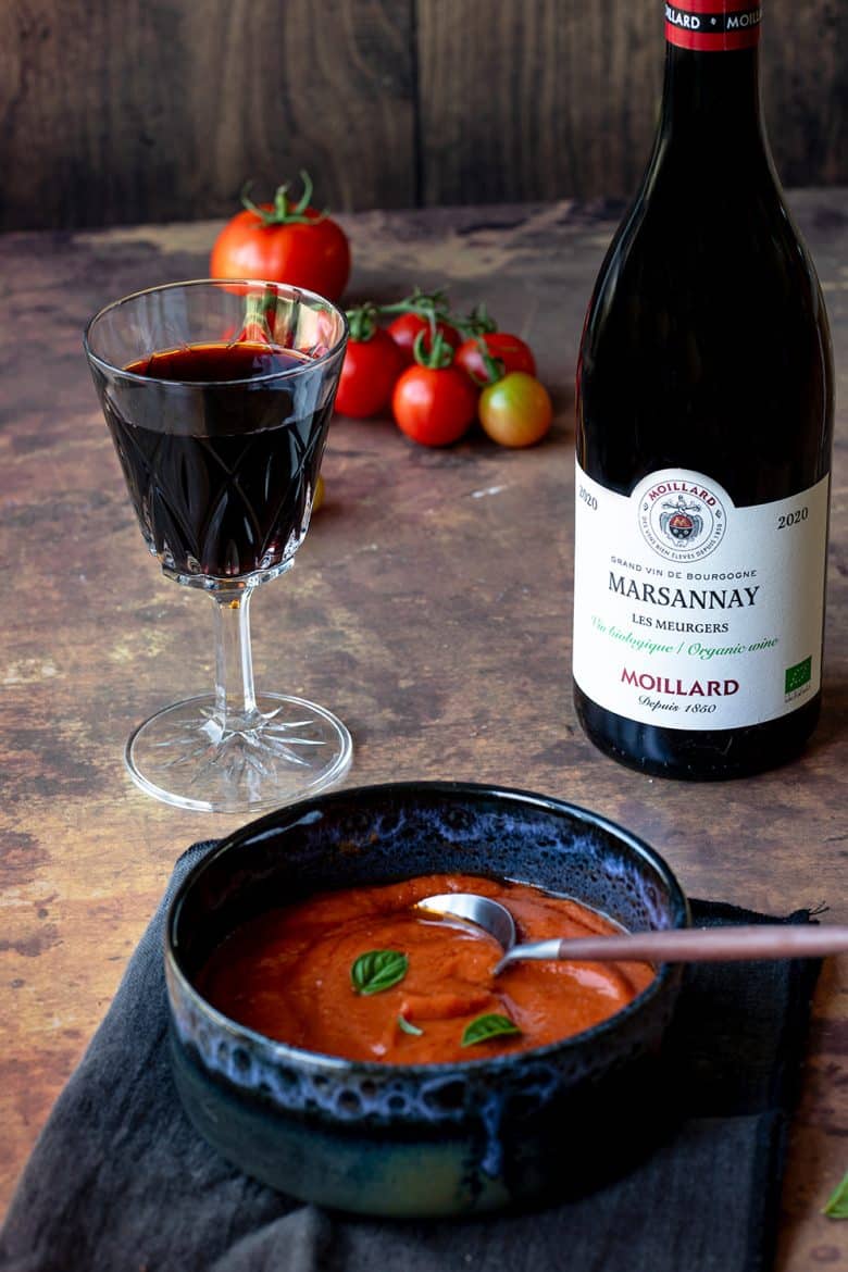 Le Marsannay Les Meurgers 2020 pour un bon accord met vin rouge avec la soupe de tomates