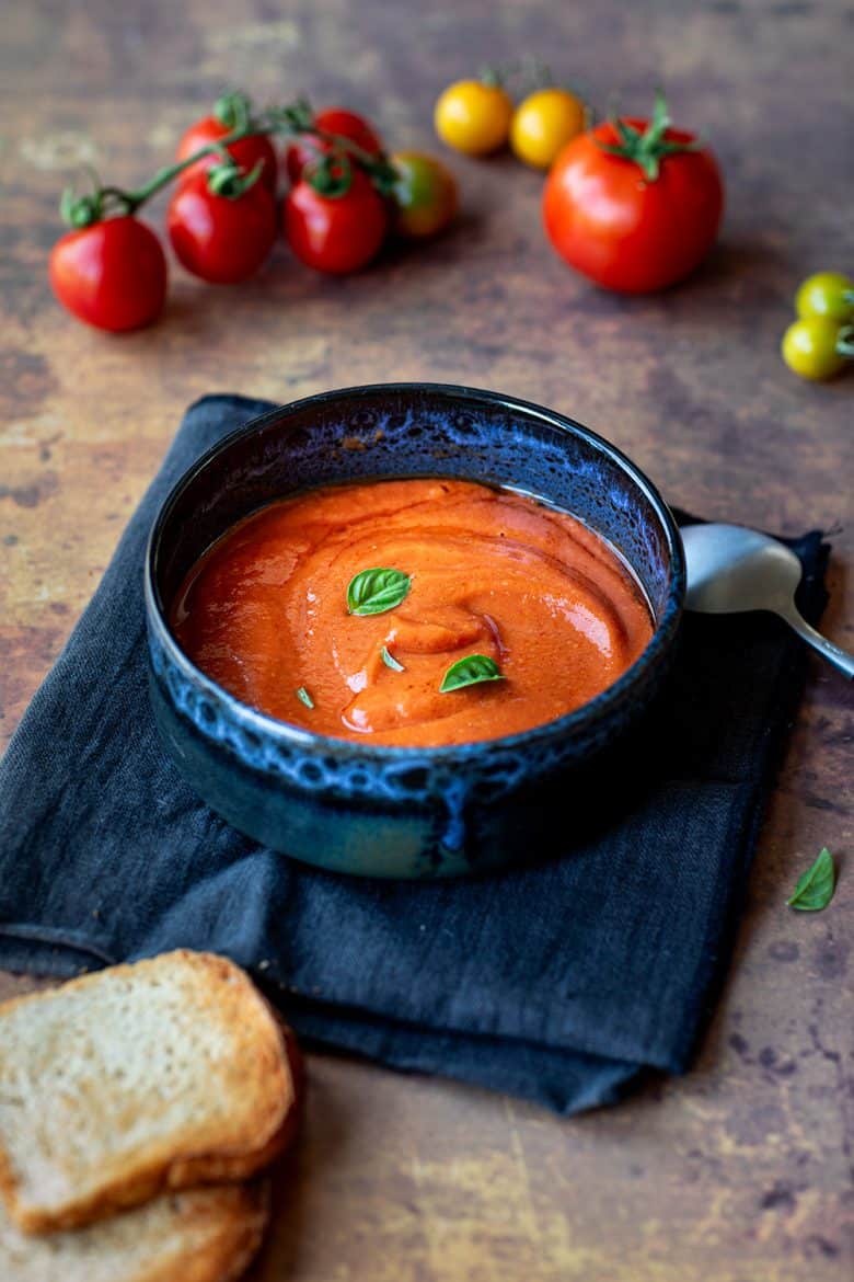 Soupe de tomates fraîches rôties à l'huile d'olive