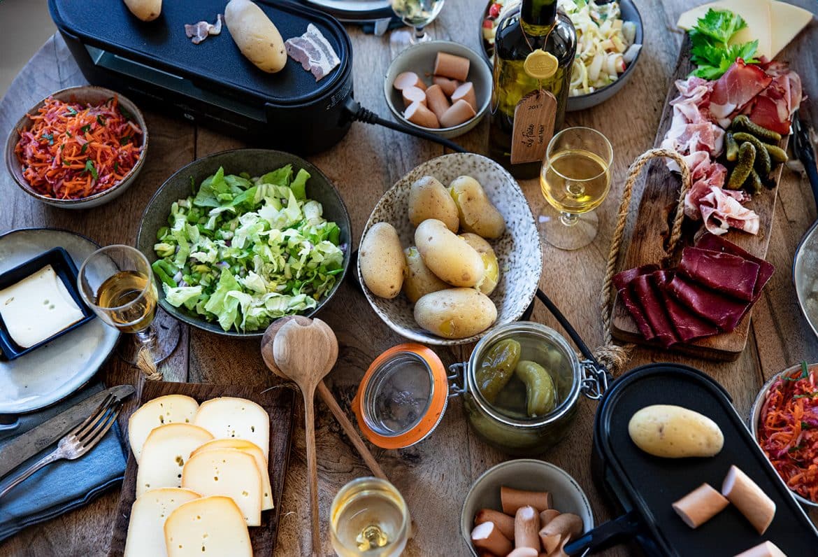 Comment servir la Raclette, les ingrédients indispensables. 