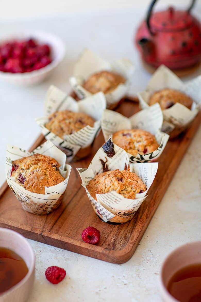 Muffins vegan aux framboises et aux graines de chia. 