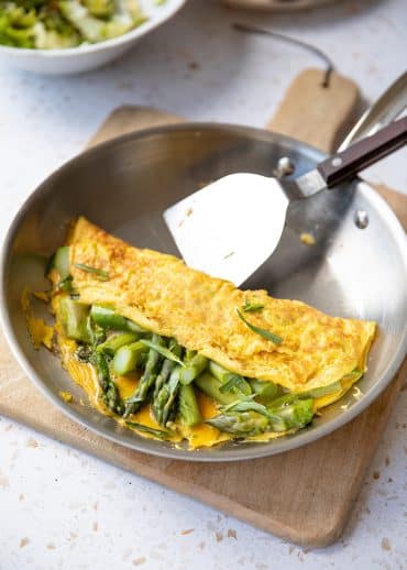 L'omelette aux asperges vertes fraîches, la recette facile et rapide.