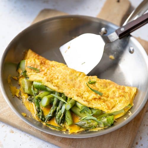 L'omelette aux asperges vertes fraîches, la recette facile et rapide.